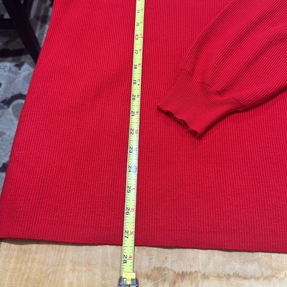 Cold shoulder sweater - Picture 5 of 6